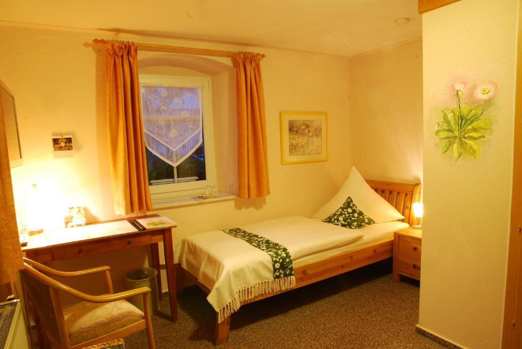 Logis L'Auberge Gutshof Bischofswerda Zimmer foto